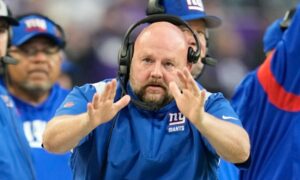 new york giants coach brian daboll during game