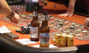 image of gamblers next to their drinks sat a casino, which many wonder: Are alcoholic beverages really free at Atlantic City casinos?